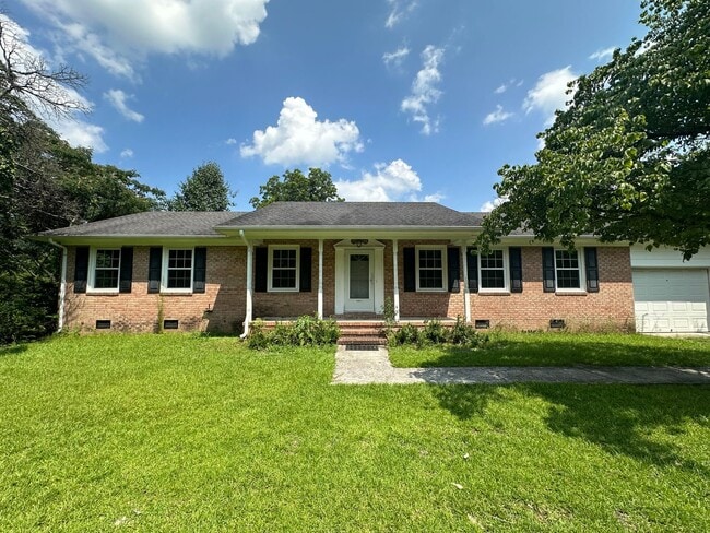 Primary Photo - 3 bedroom 1.5 bath on Large Lot
