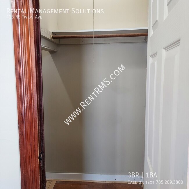 Building Photo - 413 NE Twiss Ave