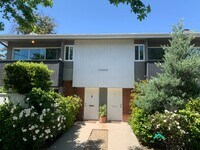 Building Photo - 2 + 2.5 Spacious Studio City Unit Minutes ...