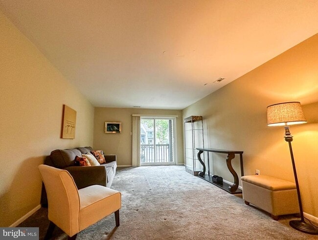 Building Photo - 15 Scotch Pine Dr