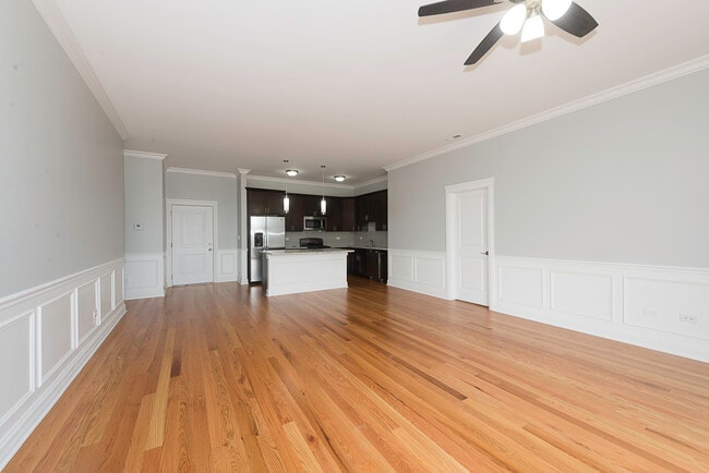 Building Photo - 520 N Western Ave