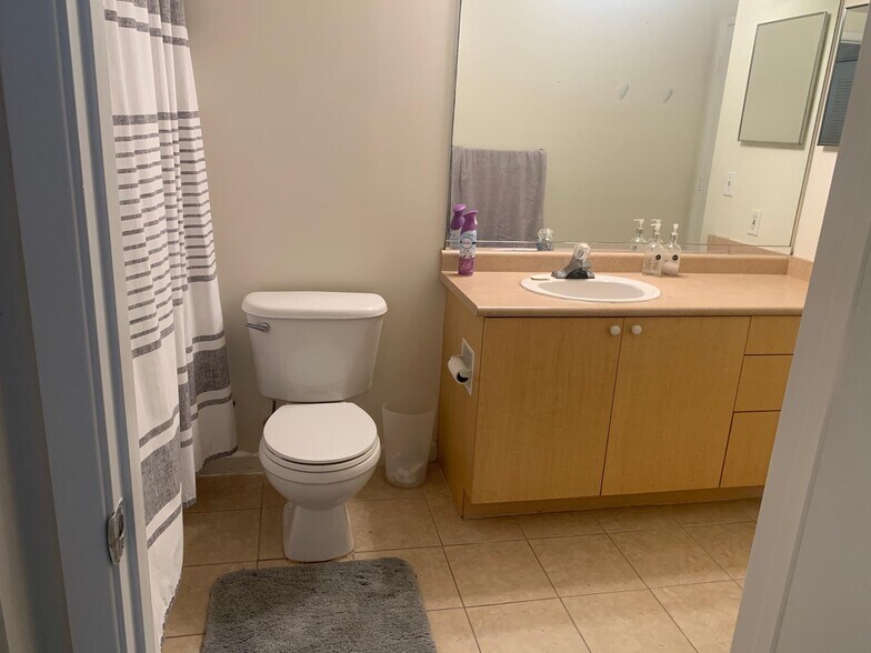 Bathroom - 1919 Van Buren St