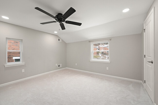 Building Photo - 38 Victory Ln