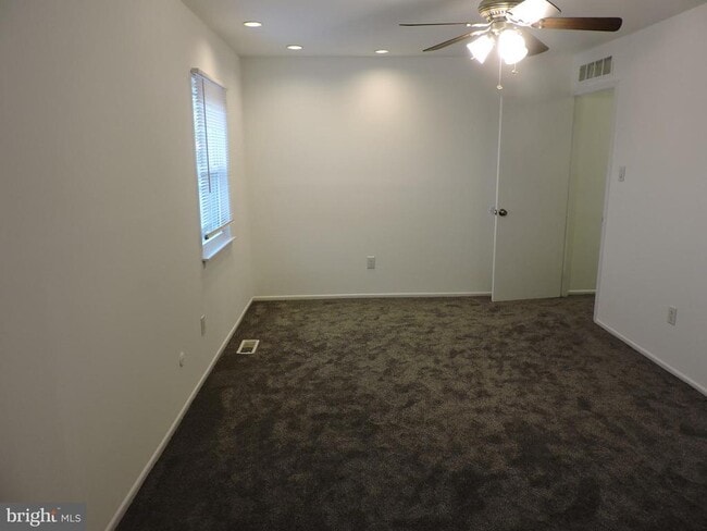 Building Photo - 9358 Neil Rd