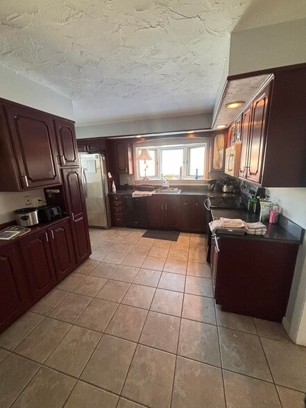 Building Photo - 3 Averill Ter