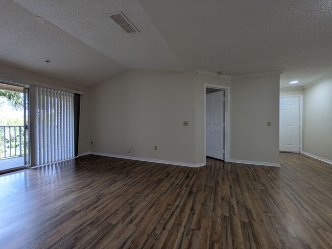 Building Photo - 3/2 Condo, Villas at Lakeside in Oveido