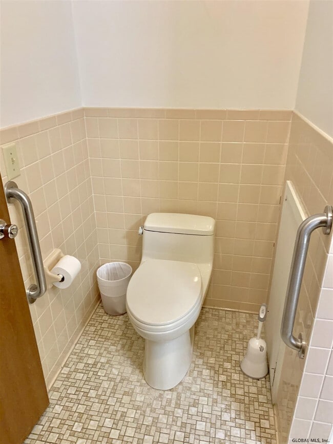 Building Photo - 3A Lacosta Dr