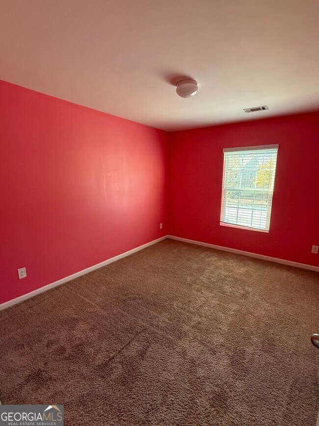 Building Photo - 2937 S Hills