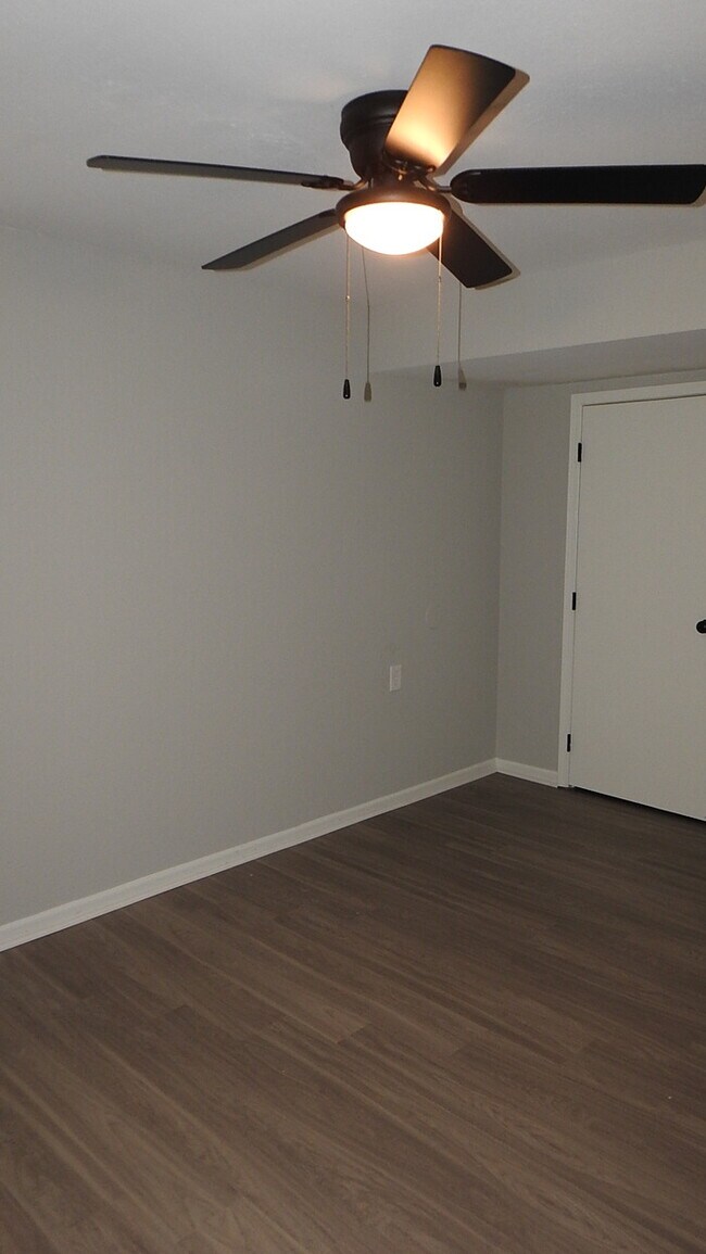 Building Photo - Charming 3 bedrooms and 1 bath home located on Elmwood Ave in Kansas City, MO