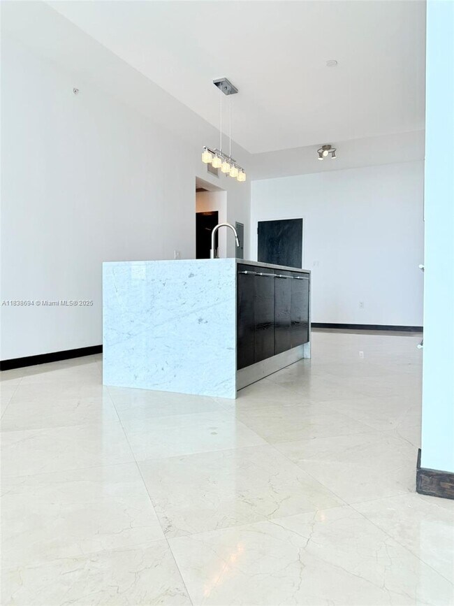 Building Photo - 900 Biscayne Blvd
