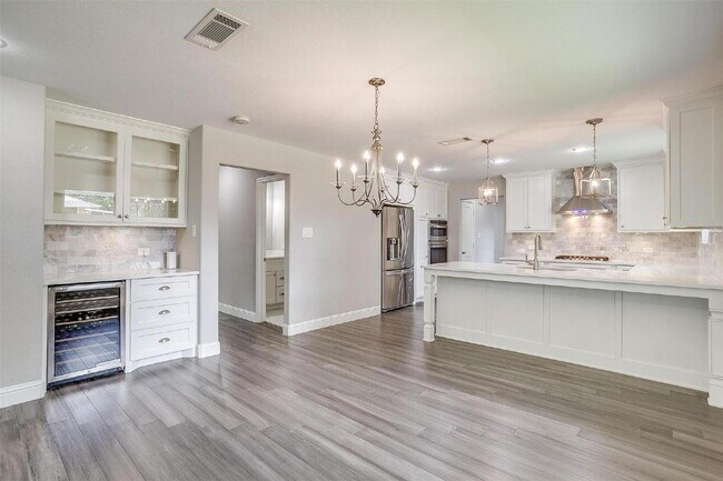 Building Photo - "Darling 3-Bedroom, 2.5-Bath Home with Elegant Upgrades!"