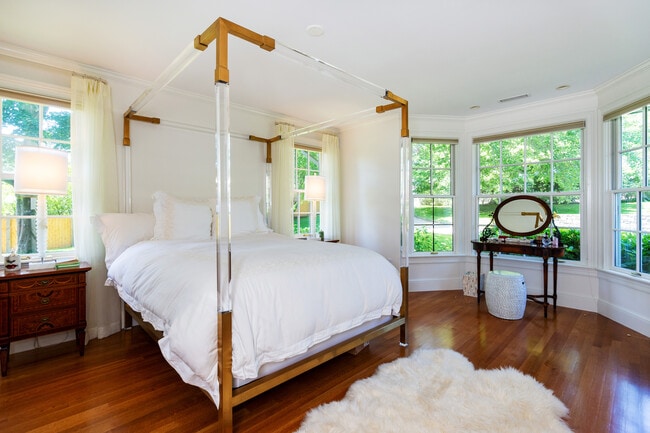 Building Photo - 3 Barclay Sq