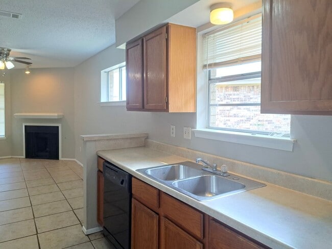 Building Photo - 400-402 Renee Drive