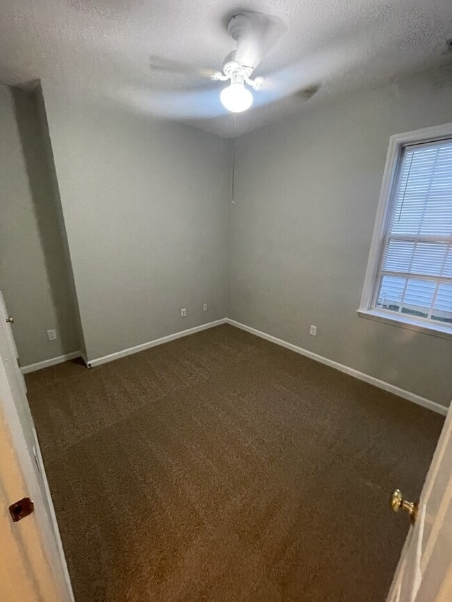 Building Photo - 3 bd 2 ba Ranch house