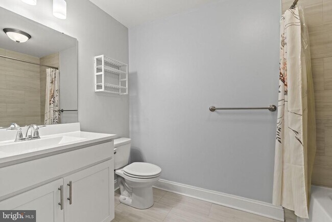 Building Photo - 428 Hurst St