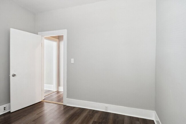 Building Photo - 504 W 48th St