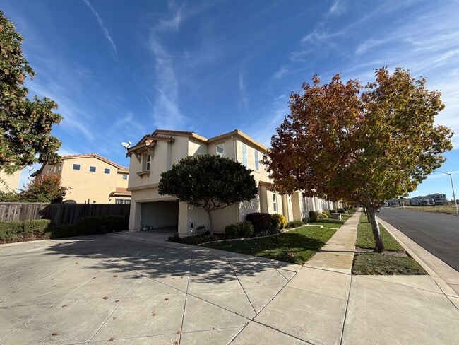 Building Photo - 4 bedroom | 2.5 bathroom | Single family home in West Sacramento's Bridgeway Lakes neighborhood