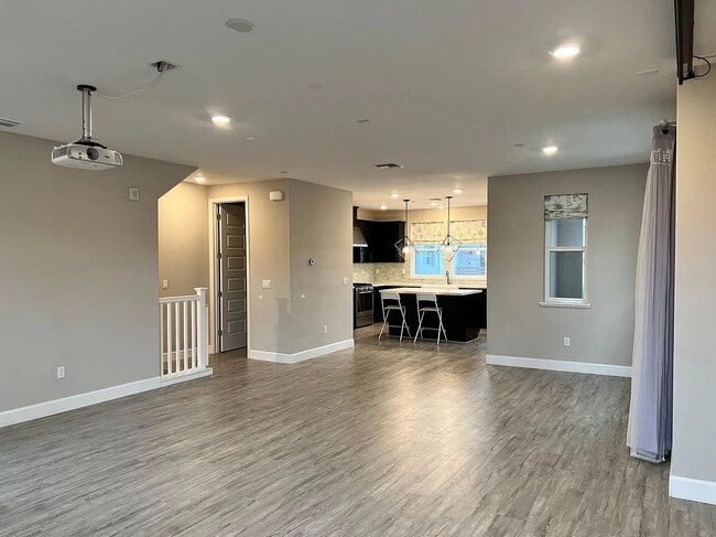 Building Photo - 121 Stevenson Blvd