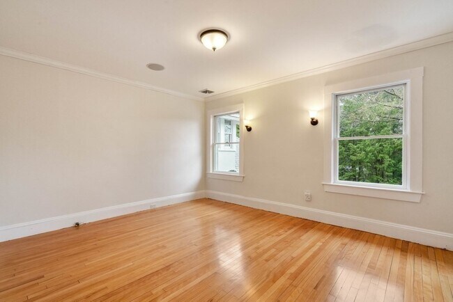 Building Photo - 12 Summit Rd