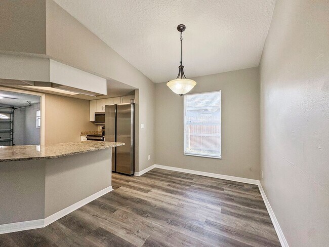 Building Photo - Move-In Ready 3 Bed Home with Garage & Fenced Yard in Tampa, FL