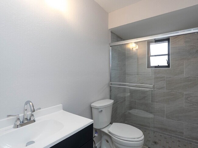 Building Photo - MOVE IN WITH ZERO DEPOSIT - UPDATED 3 BEDROOM HOME IN VENICE