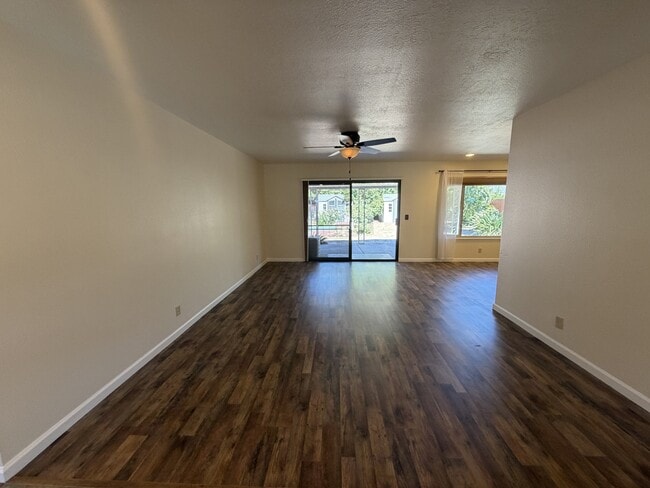 Building Photo - 113 Riverview Ct