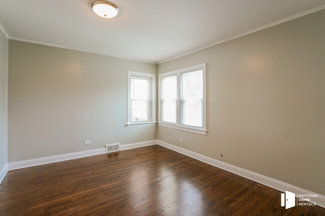 Building Photo - 9211 S Throop St