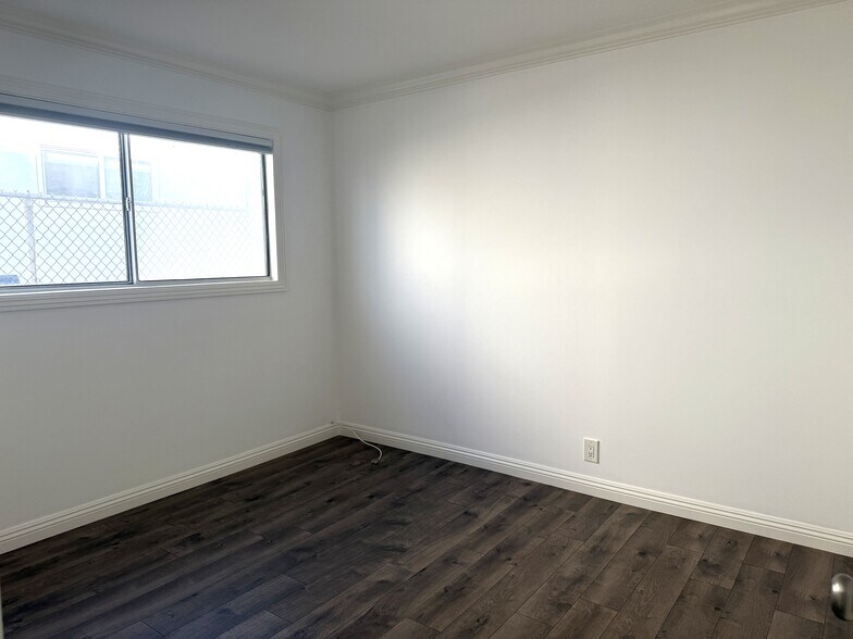 Building Photo - 404 Illinois St