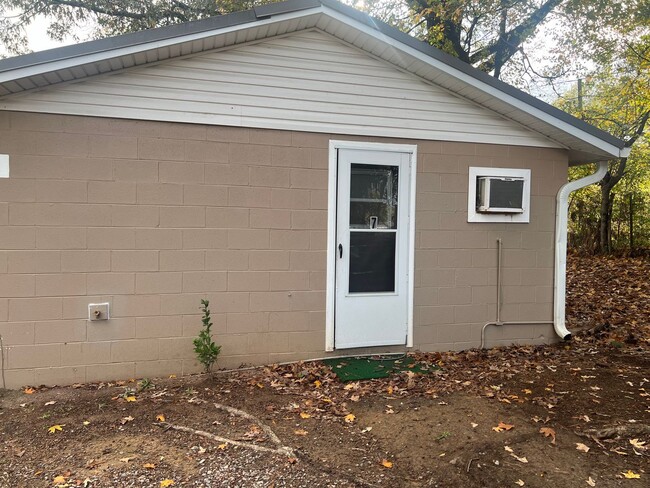 Primary Photo - Cozy, one bed, one bath in Dalton