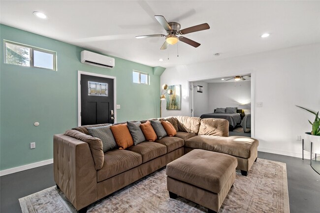 Building Photo - 5923 Moonmist Dr