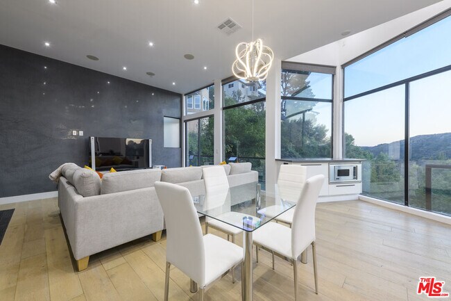 Building Photo - 2271 Gloaming Way