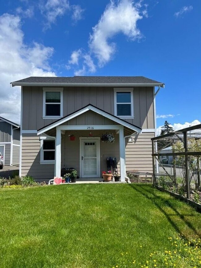 Available Now! 2 bdrm/1.5 bath in Roosevel... 2516 Undine St