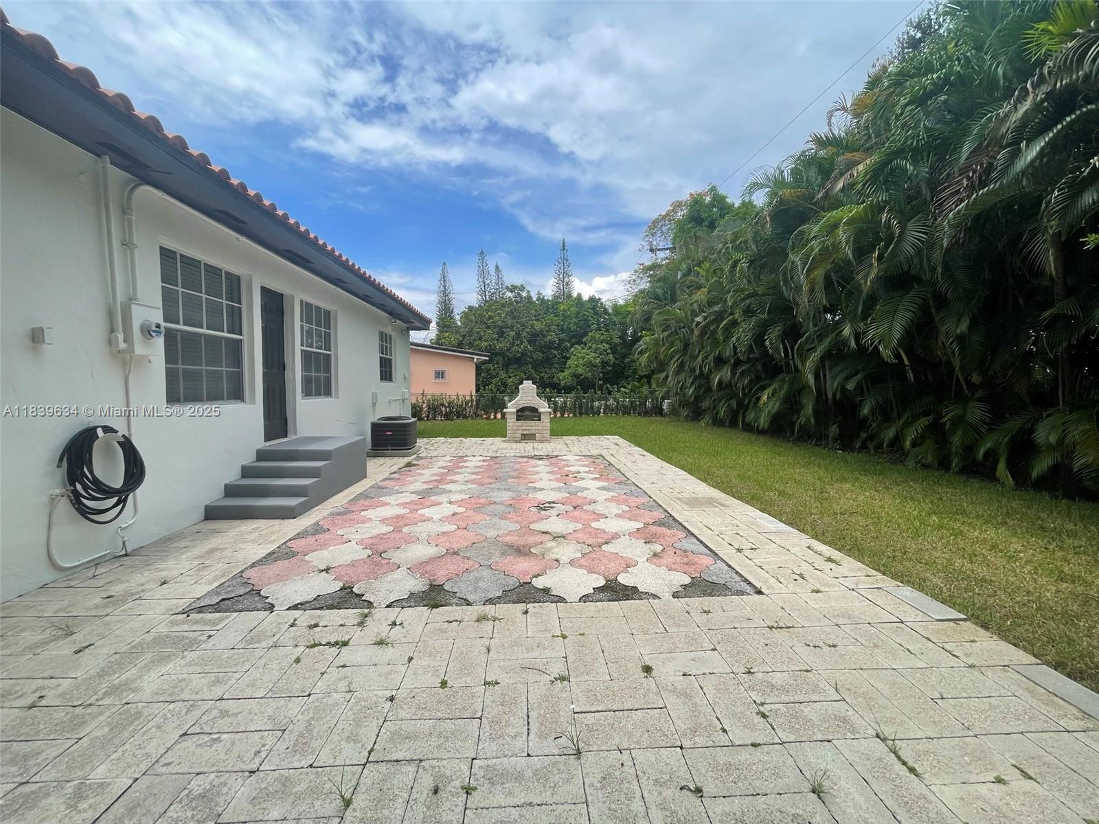 Building Photo - 845 Lorca St