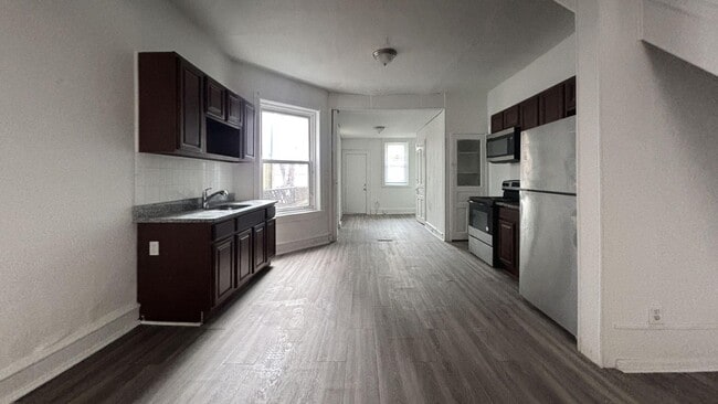 Building Photo - Classic Philly Charm: Updated 3-Bed Rowhome