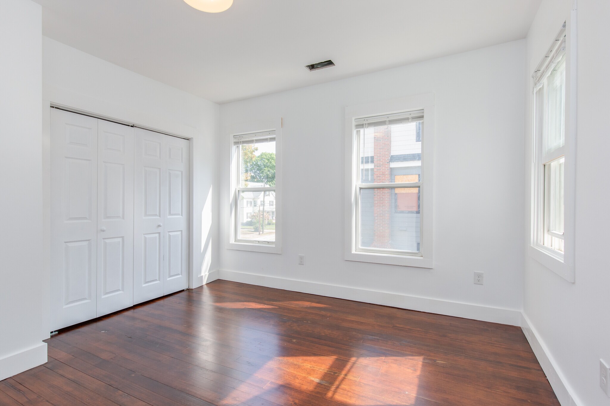 Building Photo - 10 Stark St