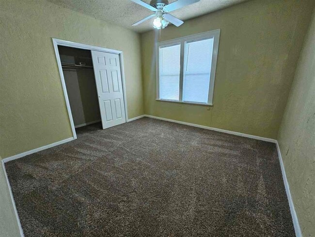 Building Photo - 909 NW Bell Ave