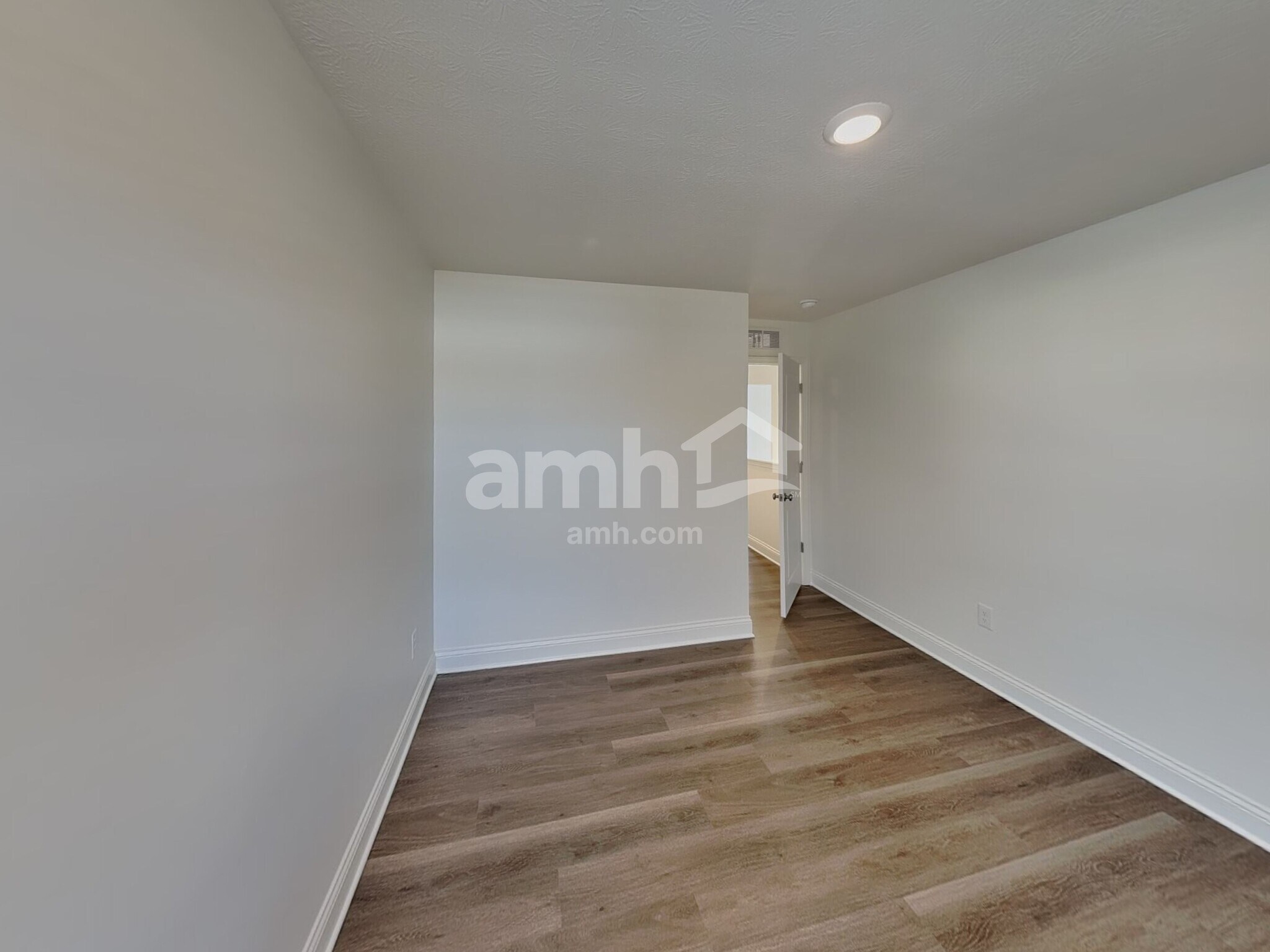 Building Photo - 1004 Heritage Blvd