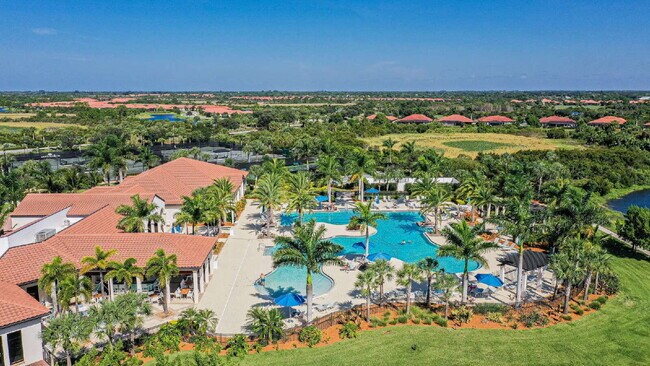 Building Photo - "Spacious 2-Bed, 2-Bath W/Den Condo Retrea...