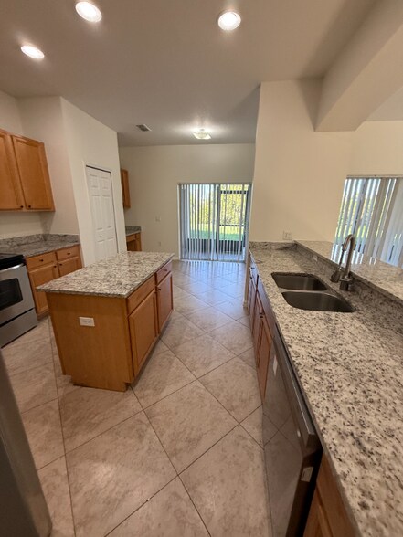 Building Photo - 3514 Valleyview Dr