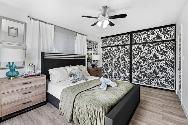 Building Photo - 1715 NE 40th St