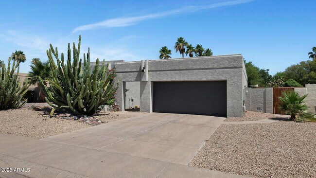 Primary Photo - 6614 E Kelton Ln