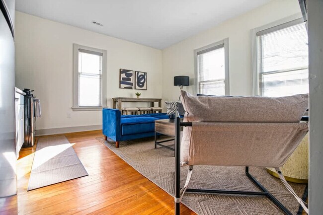 Building Photo - 1848 E 89th St