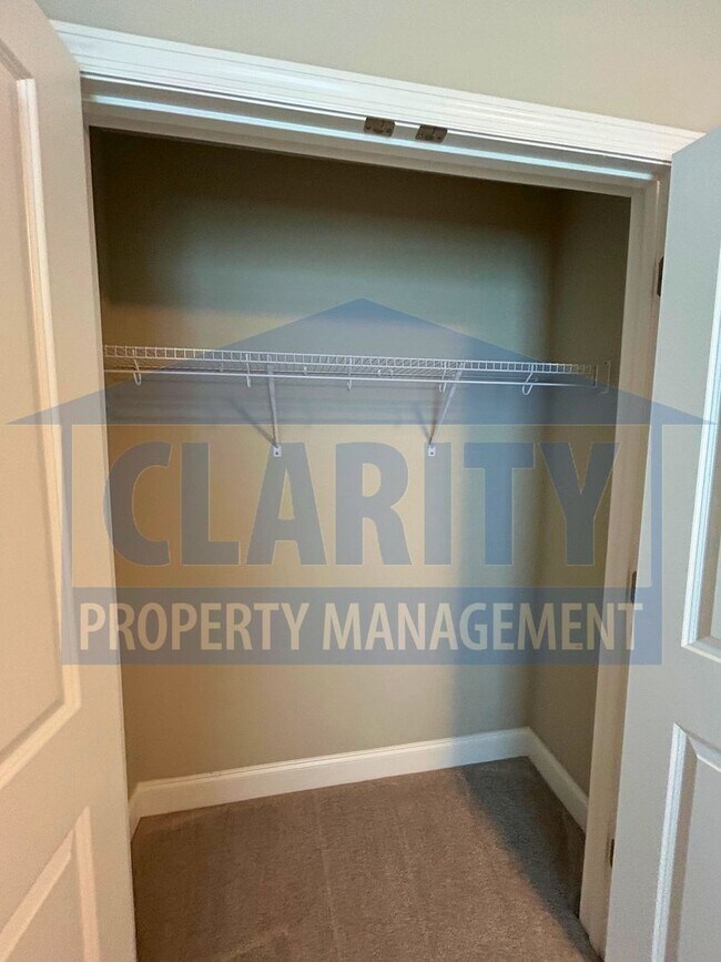 Building Photo - Modern two bedroom townhome!