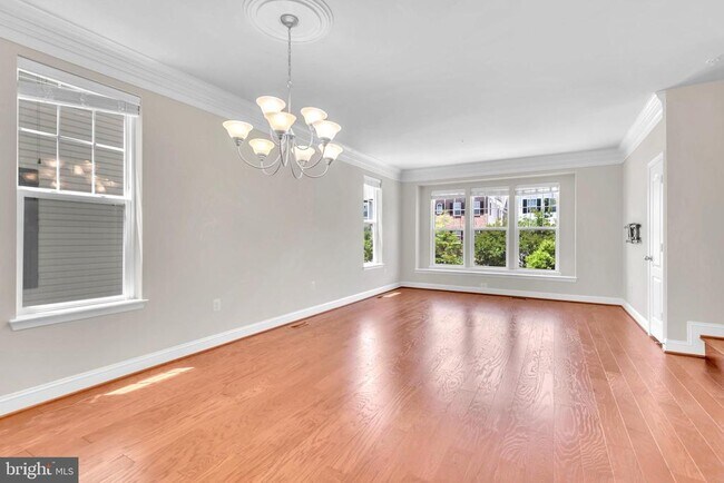 Building Photo - 617 S Cherry Grove Ave