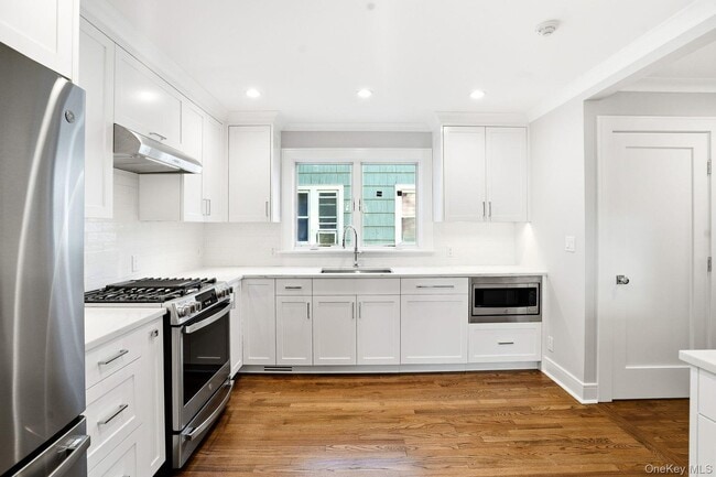 Building Photo - 71 Henry Ave