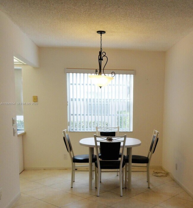 Building Photo - 664 Normandy Ln