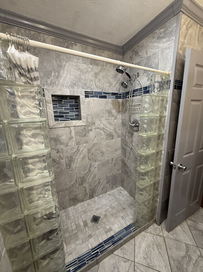 Building Photo - 602 Mitchell Dr