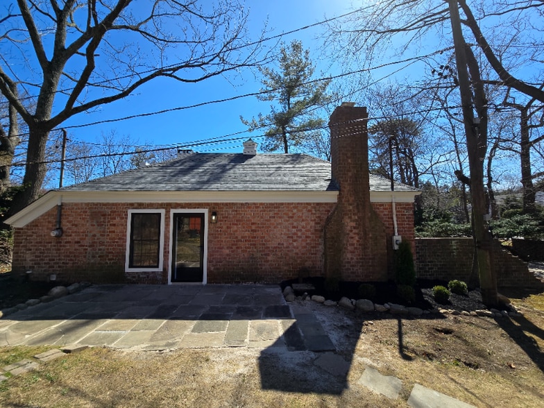Primary Photo - 118 Plainview Rd
