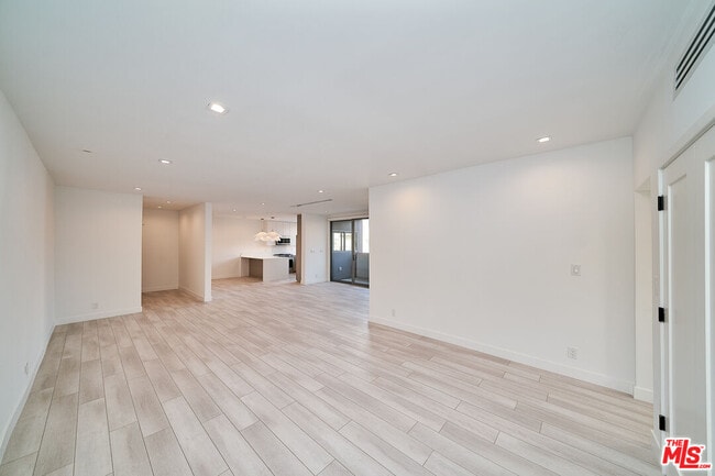 Building Photo - 145 S Maple Dr