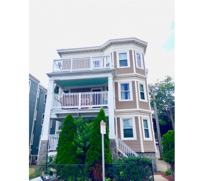 Primary Photo - 137 Pleasant St